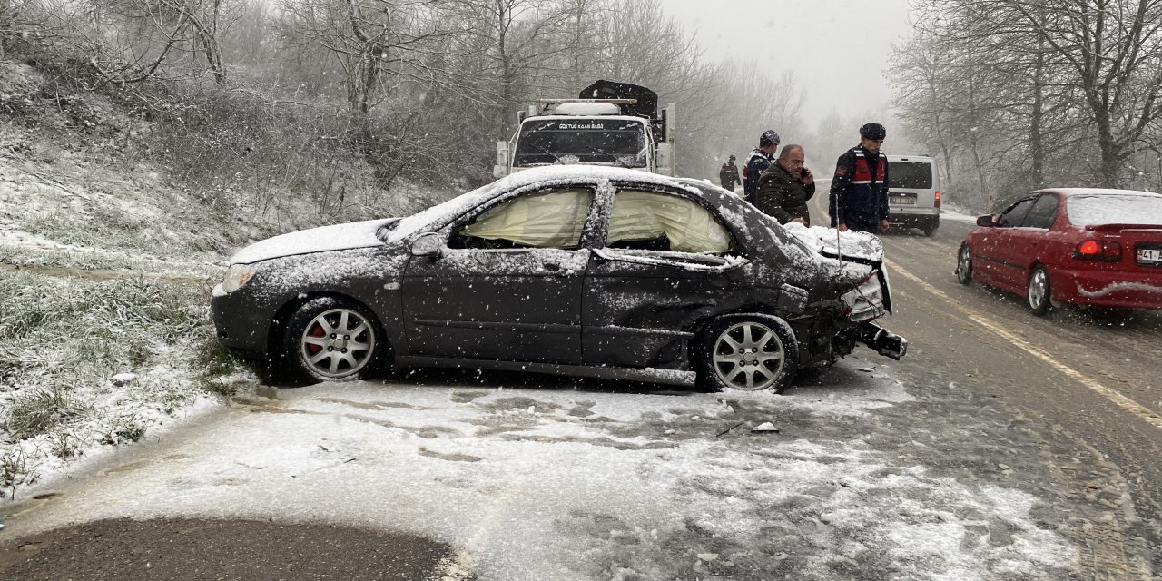 Kar yağışı kazayı beraberinde getirdi: 7 yaralı