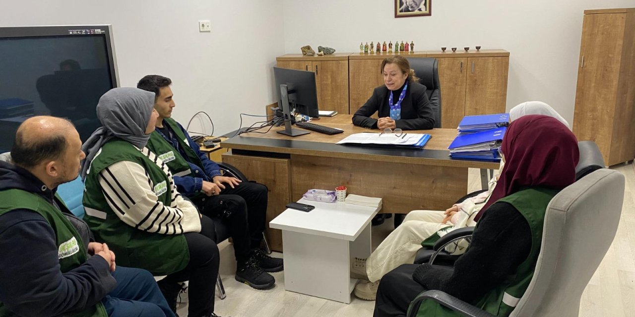 Yeşilay Gönüllüleri Deprem Müzesini Ziyaret Etti