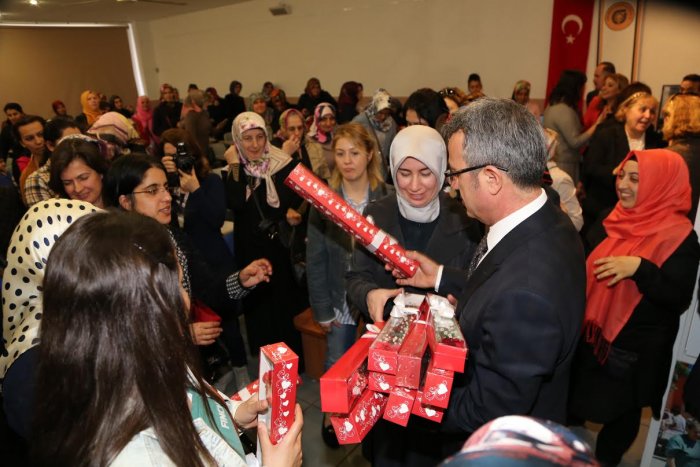 Kroman Çelik’te 8 Mart kutlaması