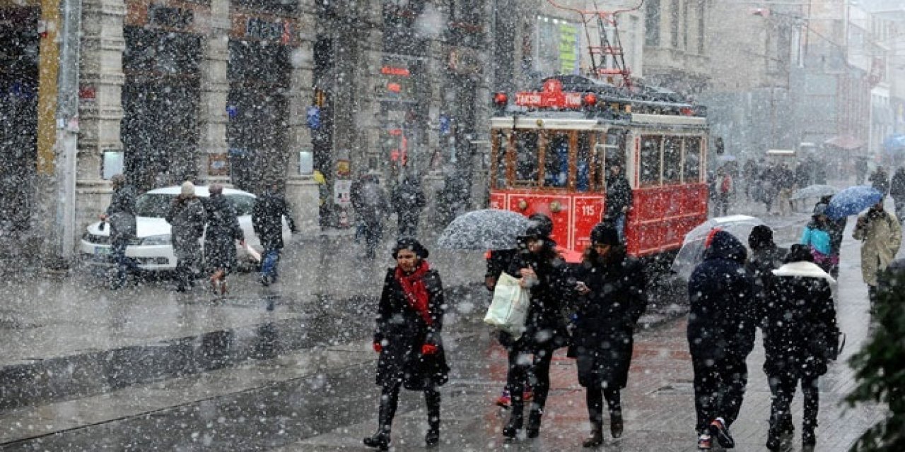 İstanbul'da Yarın Okullar Tatil mi? Yeni Kar Yağışı Uyarısı Geldi!