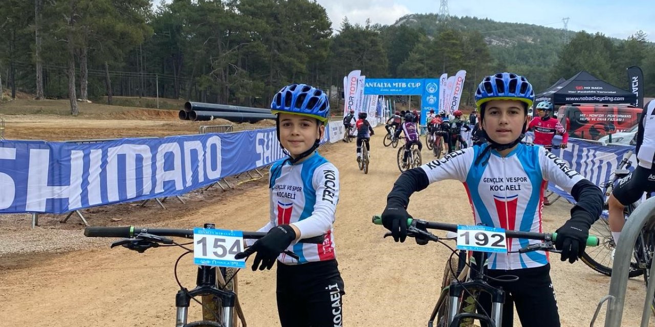 Bisiklet yarışından dereceyle döndüler