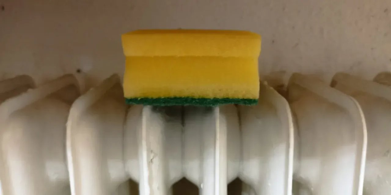 ŞOK OLACAKSINIZ! KALORİFER PETEĞİNE NEMLİ SÜNGER KOYUNCA BAKIN NE OLUYOR!