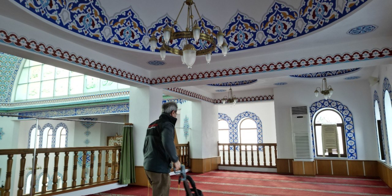 Körfez'in camilerinde Ramazan temizliği