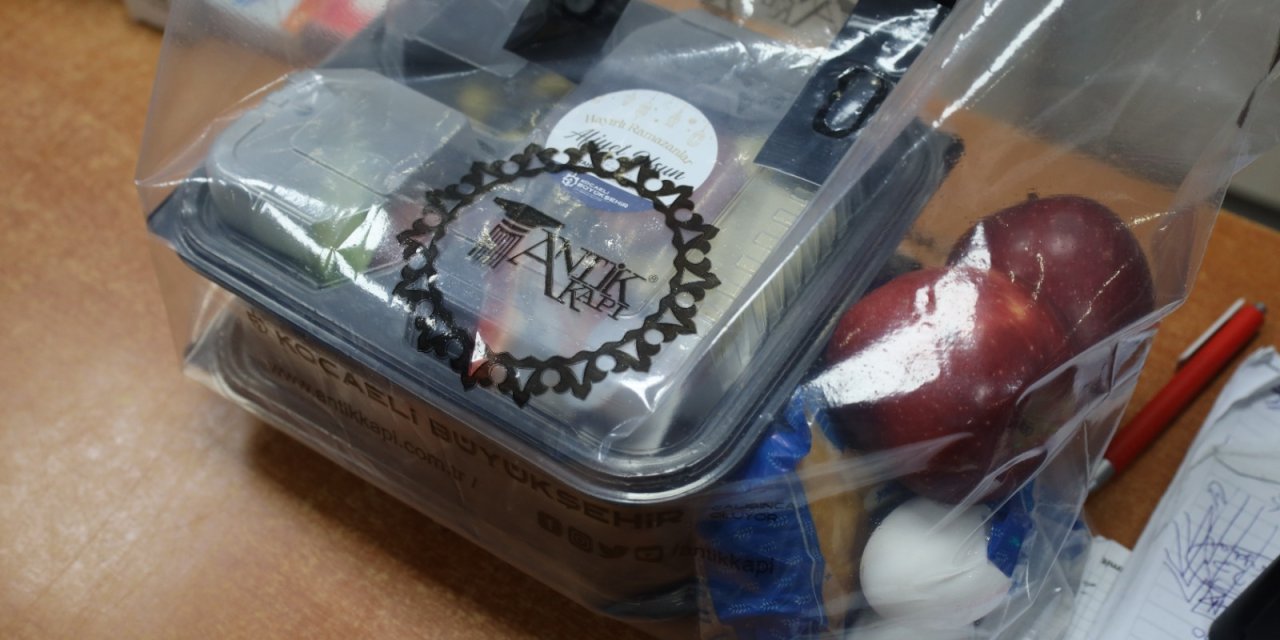 Büyükşehir’den nöbetçi eczacılara sahurluk ikramı