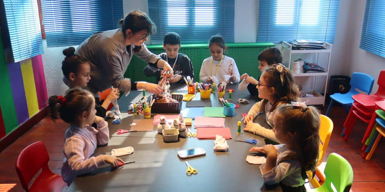 Oyuncak müzesi minik ziyaretçilerini ağırladı