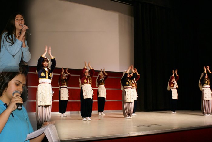 Çolakoğlu öğrencilerinden şiir dinletisi