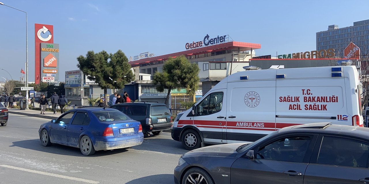 Motosiklet otomobille çarpıştı: 1 yaralı