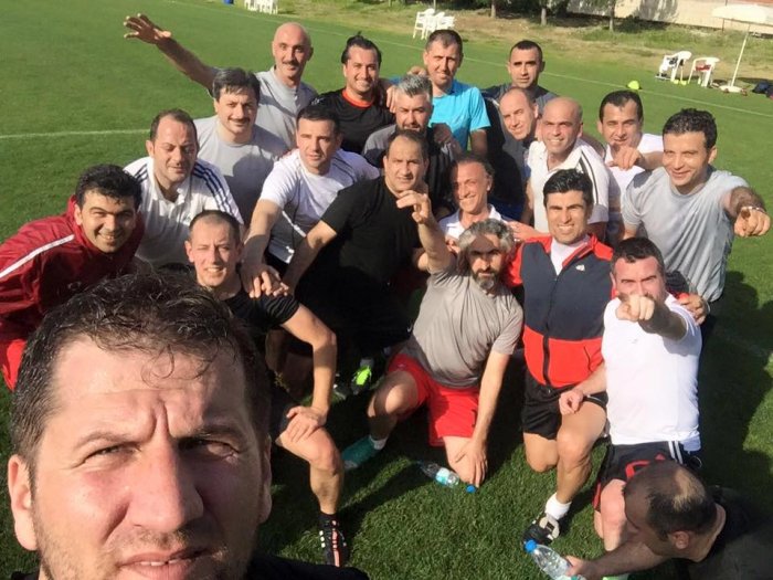 Masterlar sahaya indi