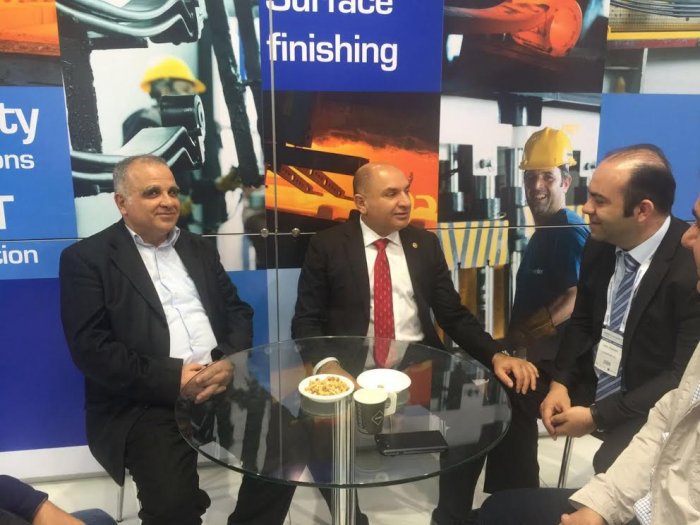 Tahsin Tarhan otomotiv fuarını ziyaret etti