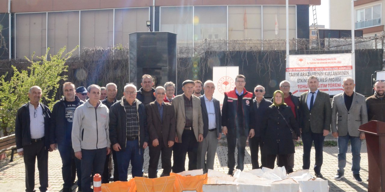 Üreticilere ayçiçeği ve  kanola tohumu dağıtıldı