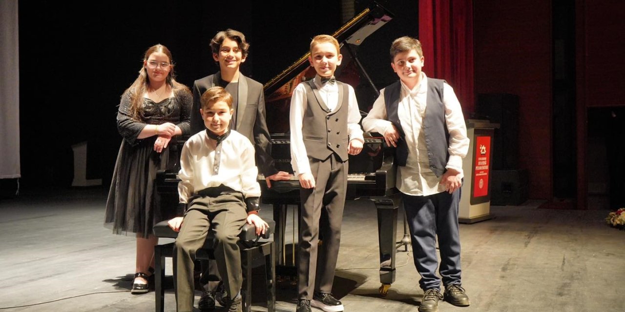 200 genç piyanist festivalde sahne aldı