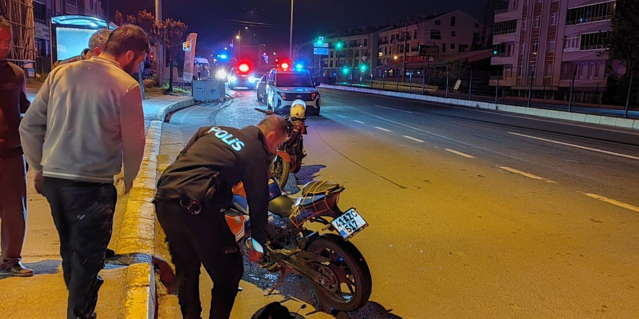 Savrulan sürat motorundaki iki kişi yaralandı