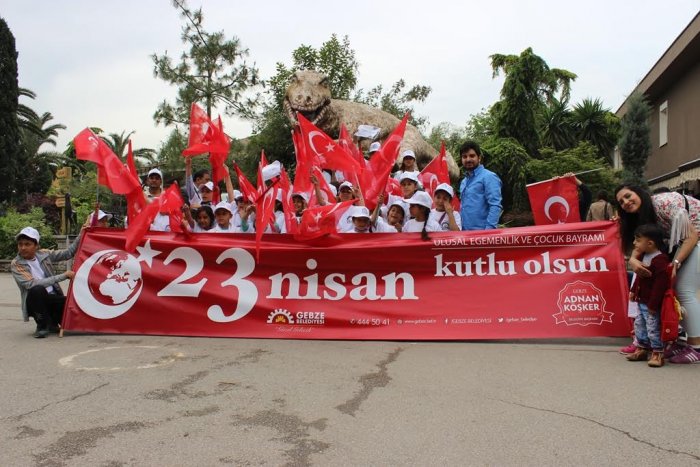 Roman çocuklara 23 Nisan jesti