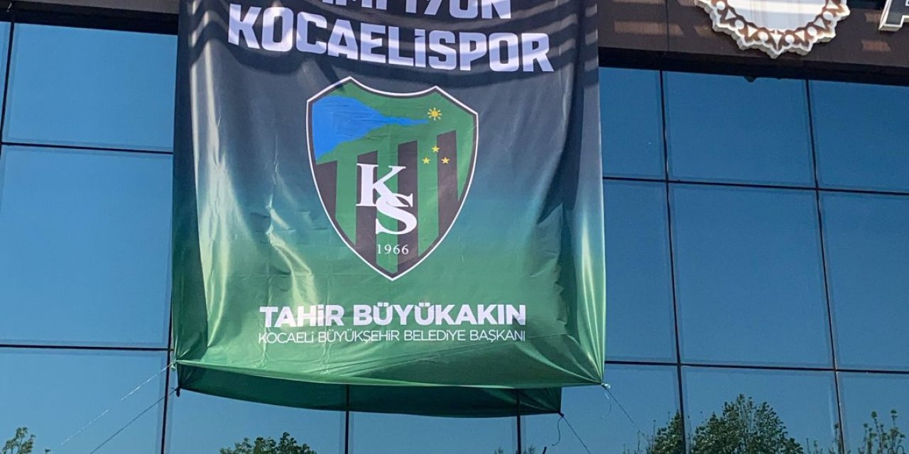Büyükşehir, kenti Yeşil-Siyah bayraklarla donattı