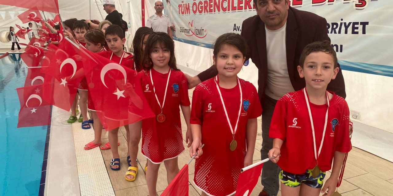 İzmit Belediyesinden 23 Nisan’a özel yüzme yarışı