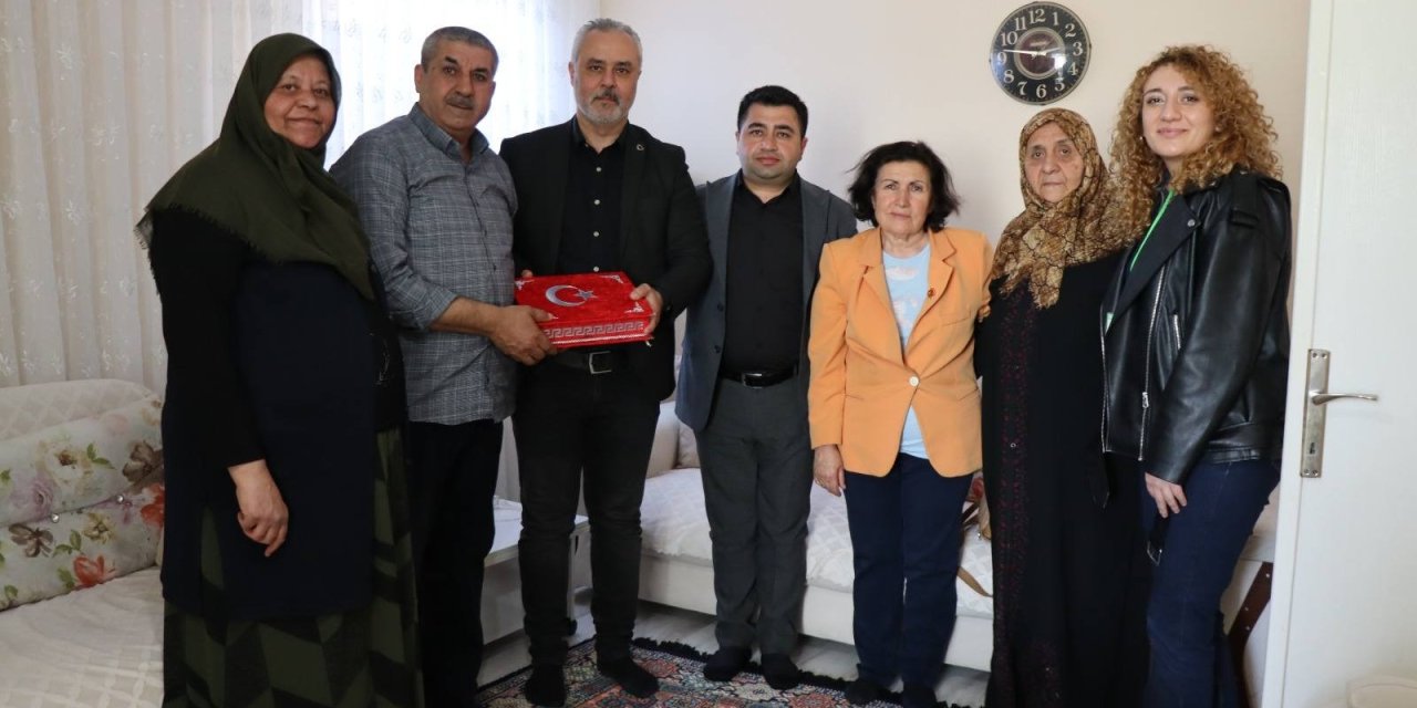 İzmit Belediyesinden şehit  ailelerine anlamlı ziyaret