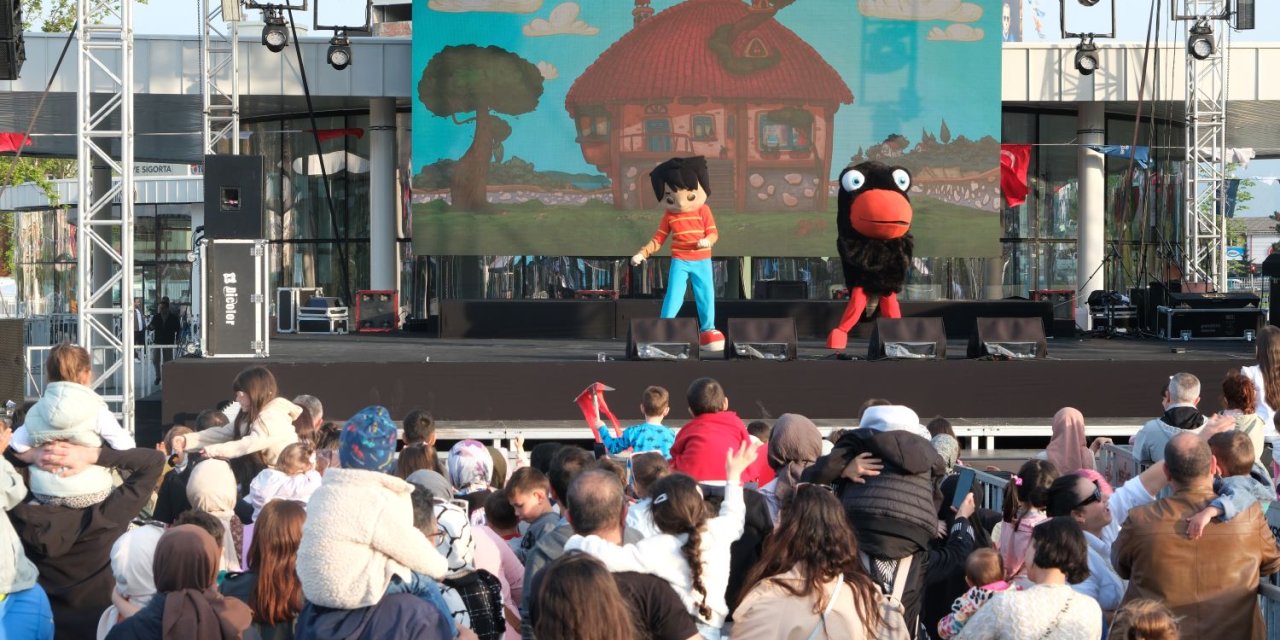 Ege ile Gaga çocukların neşesine neşe kattı