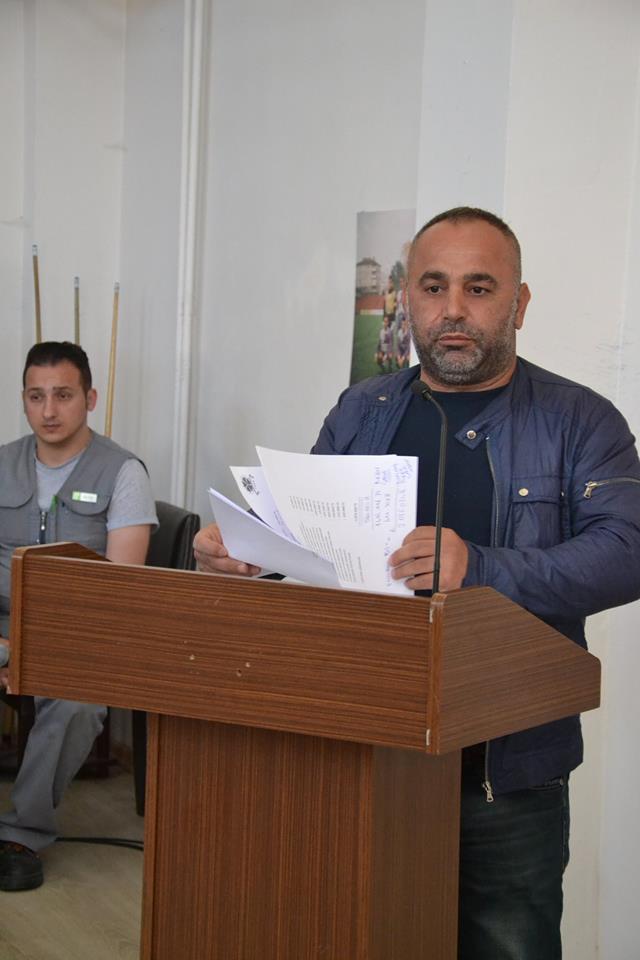 Camiayı ayağa kaldırdı