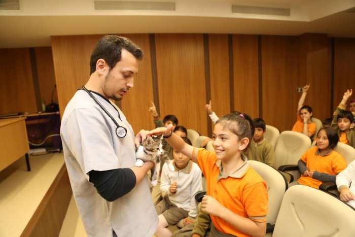 Çocuklar hayvan sevgisini tanıyor