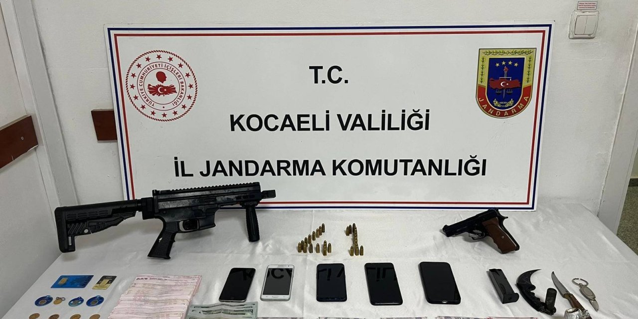 Uyuşturucu baskınında makineli tabanca ele geçirildi!