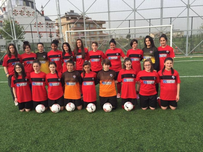 Yarın Anneler için sahadalar