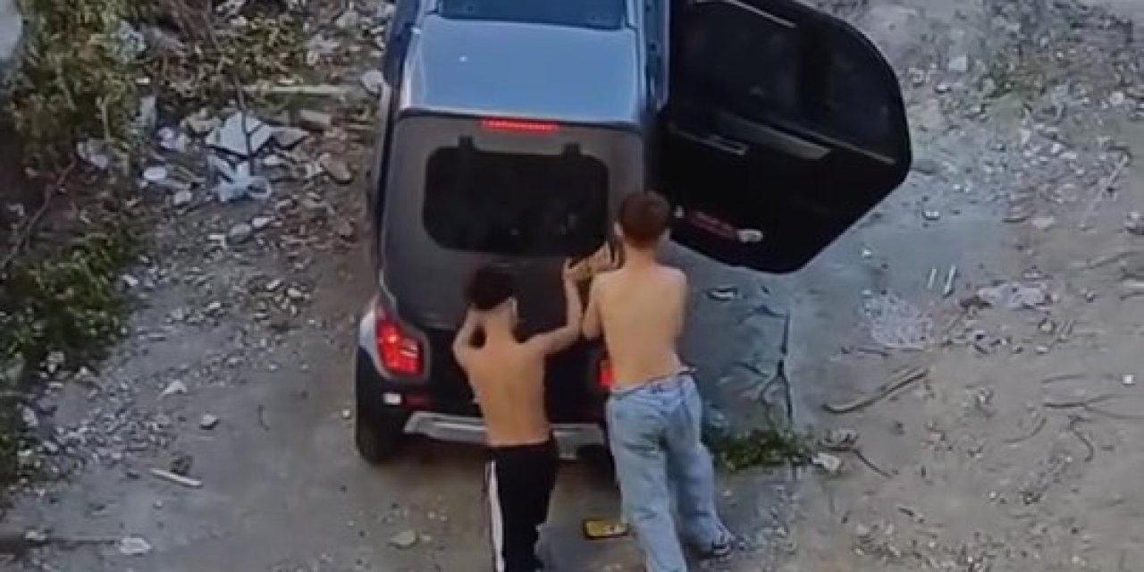 Çocuklar babalarının  elektrikli aracını kaçırdı!