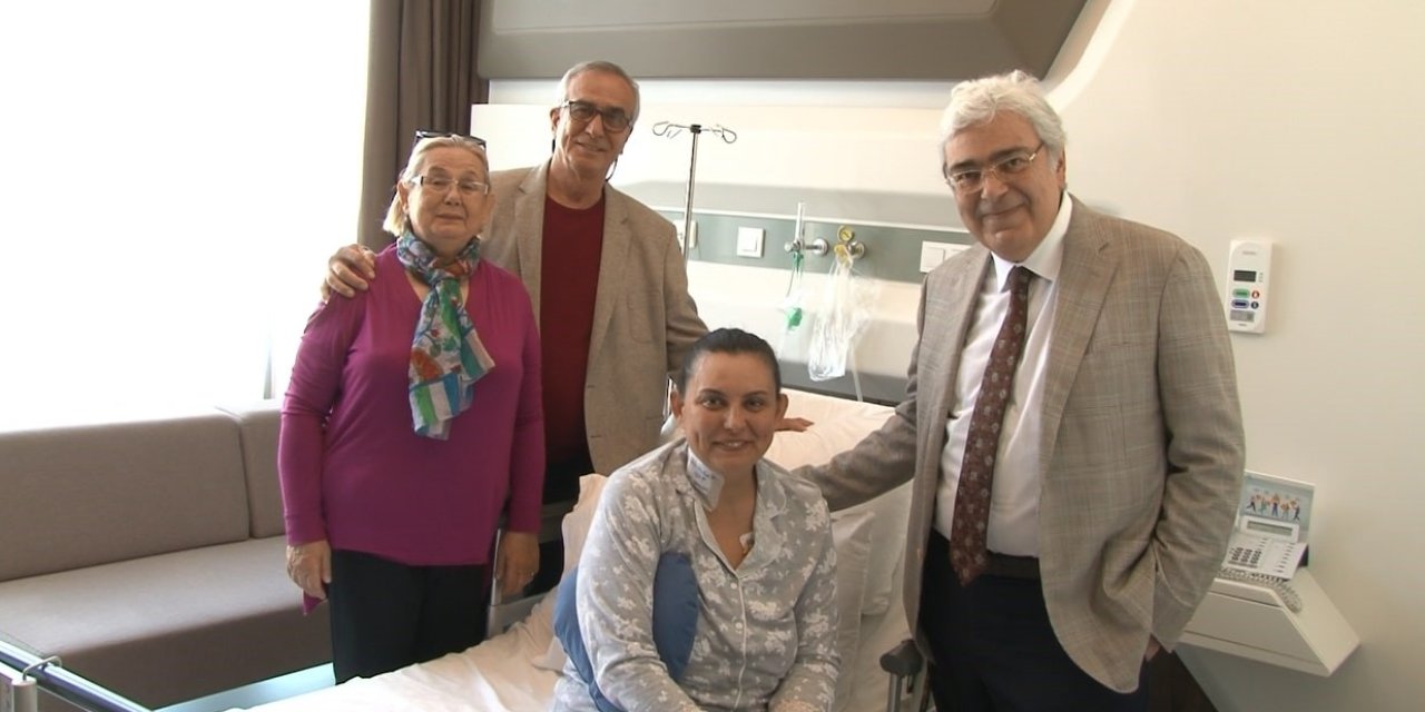 Kalbi durdurmadan ve kapalı yöntemle ameliyat etti