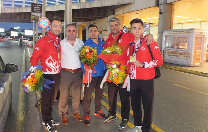 Avrupa üçüncüsü karateciler yurda döndü