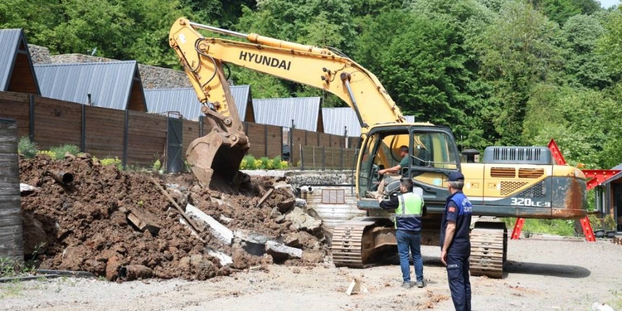 Kartepe’de Kaçak Bungalovlar Yıkıldı