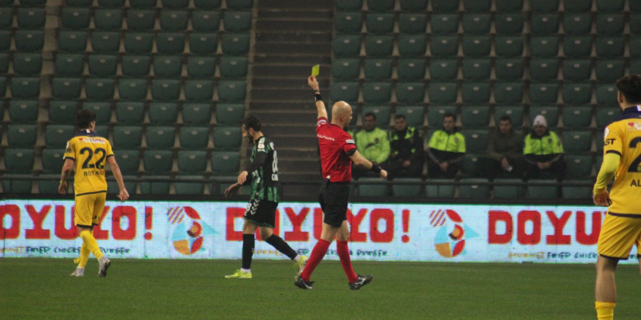 Kocaelispor en çok kartı Sakaryaspor maçında gördü