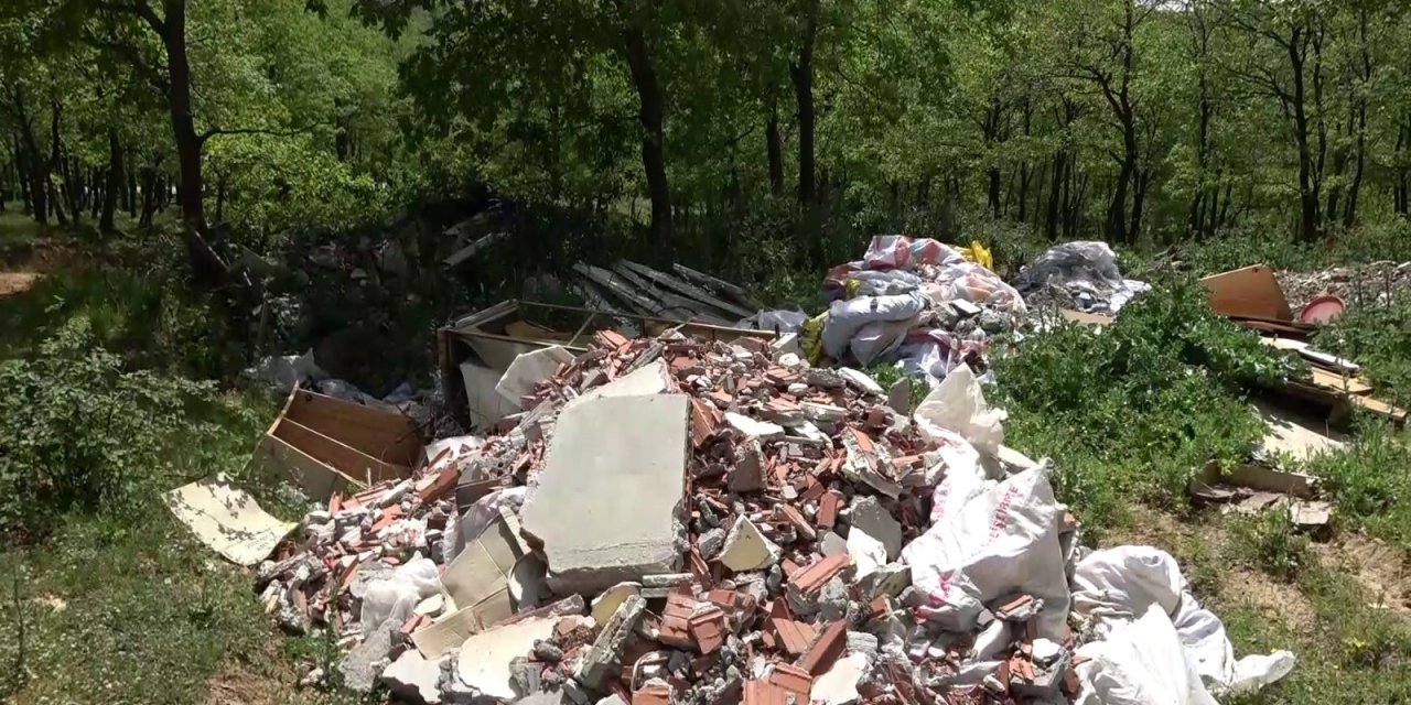 Şile'de ormanlık alanlar çöpten geçilmiyor