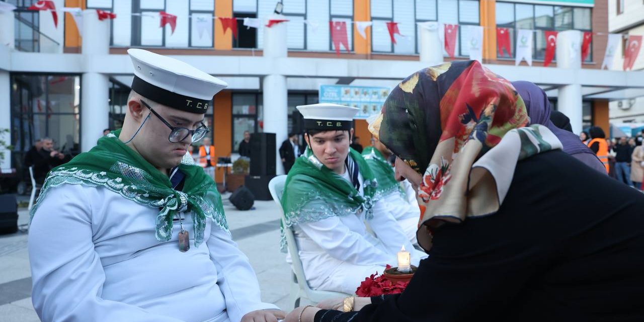 Çayırova’nın özel askerlerine kına gecesi
