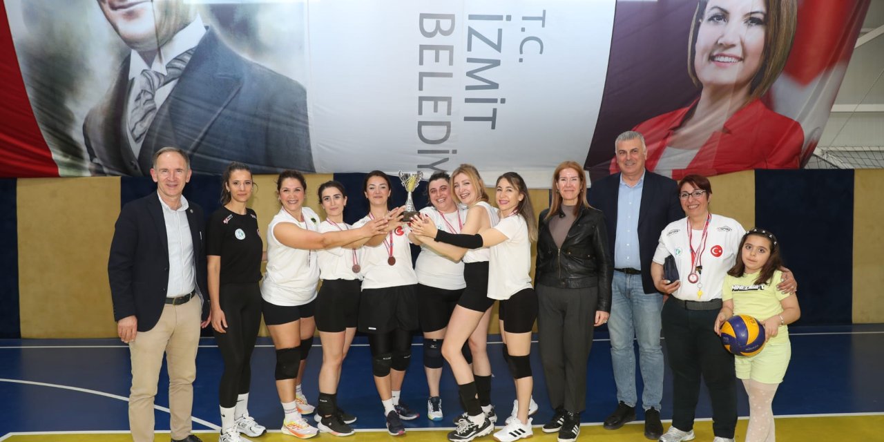 İzmit Belediyesi’nden Özel Renkli Turnuva