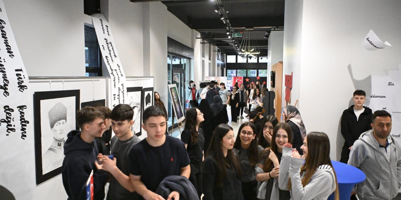 “Koss Gençlik Sergisi” Kartepe Sanat Evi’nde Açıldı