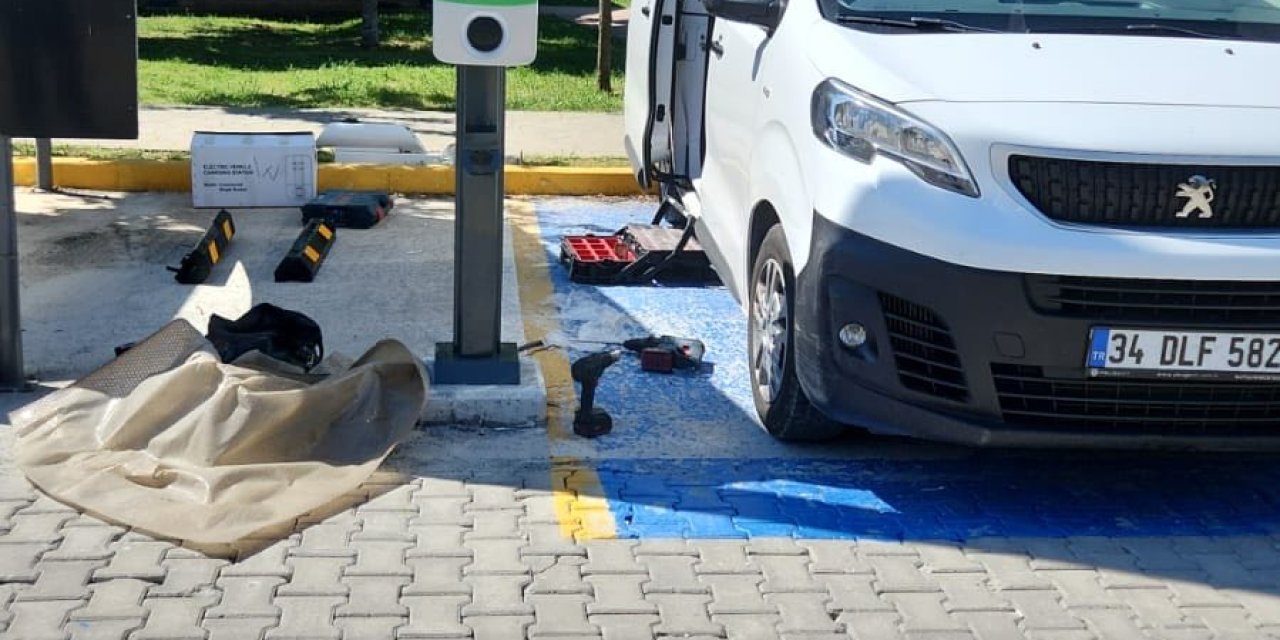Kartepe’de Şarj İstasyonları Hizmete Açıldı