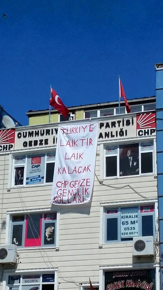 CHP’li gençlerden afişli cevap!