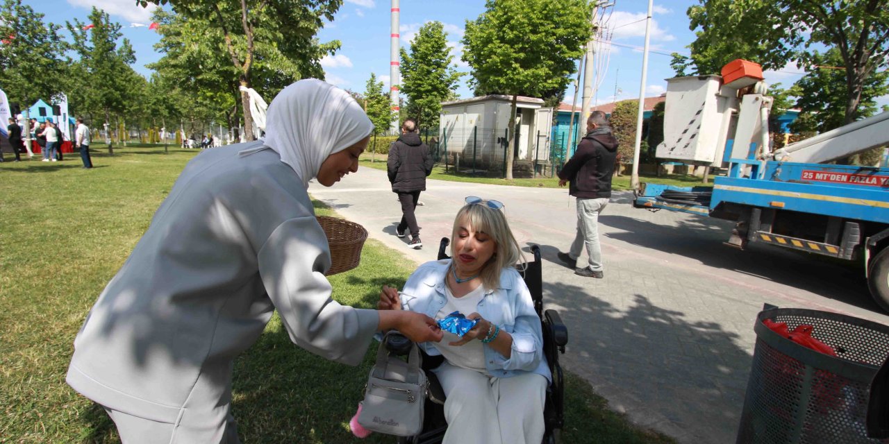 Beyaz Kalpler öğrencilerinden örnek davranış