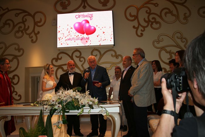 Barbaros Tantan dünyaevine girdi