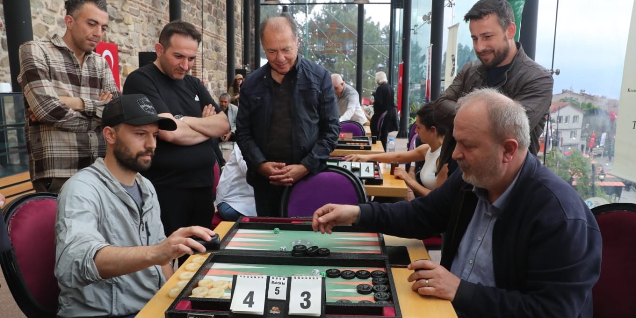 Tavla Turnuvası heyecanlı anlara sahne oldu