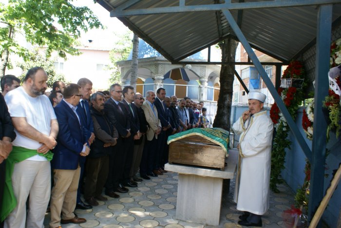 Gözyaşları arasında toprağa verildi