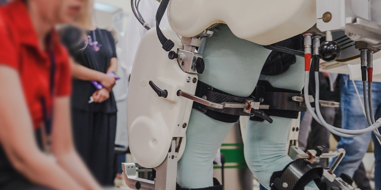 Felçlileri yürüten robotlar  çocuklara umut oldu!