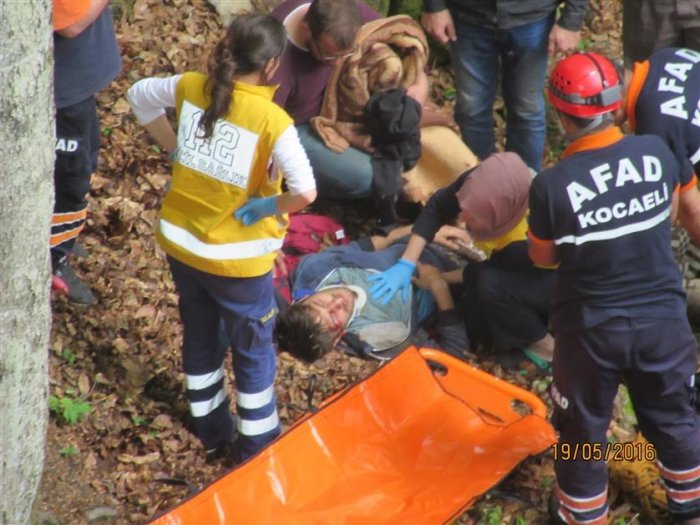 Uçuruma düşen genci AFAD kurtardı