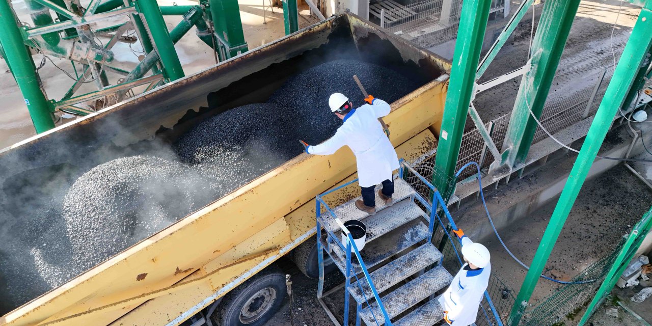 Büyükşehir, saatte 240 ton asfalt üretiyor