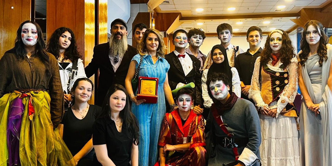 Servetiye Cephesi Anadolu  Lisesi’nden Çifte Zafer