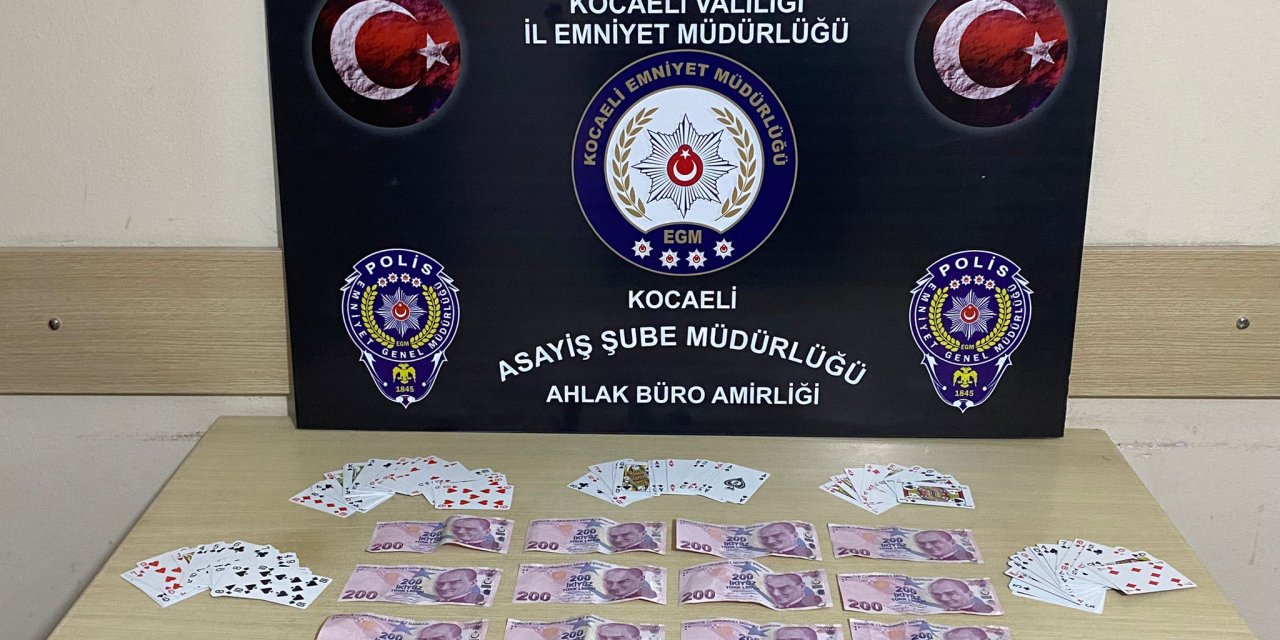 Kahvehanelere kumar baskını!