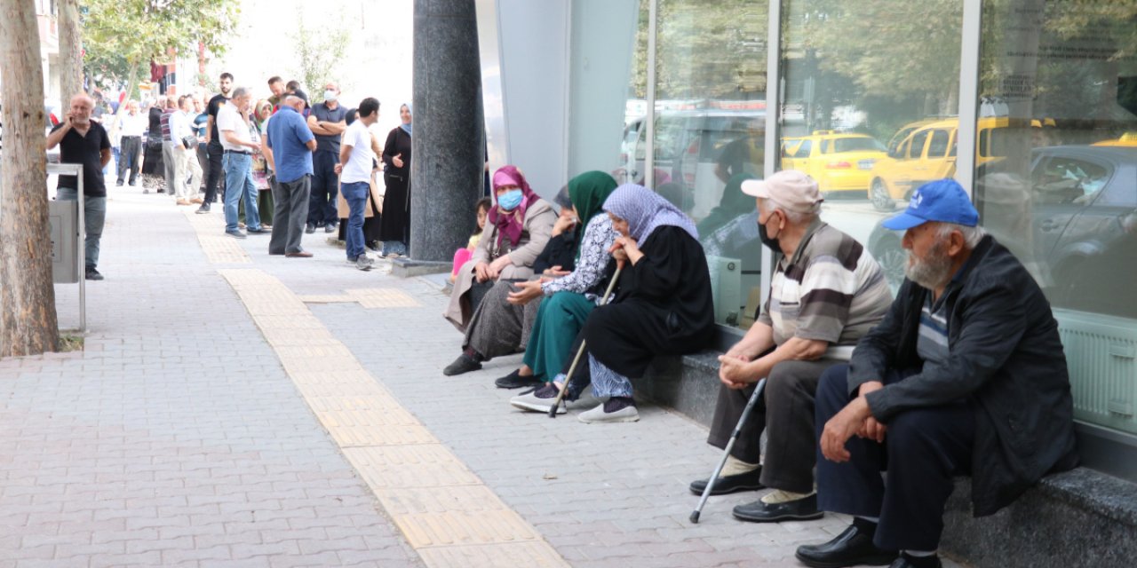 Emeklilerden "İnsanca Yaşam" Çağrısı