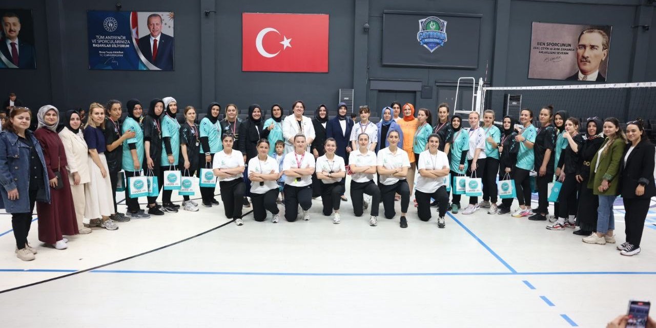 Kursiyerlerden voleybol maçı