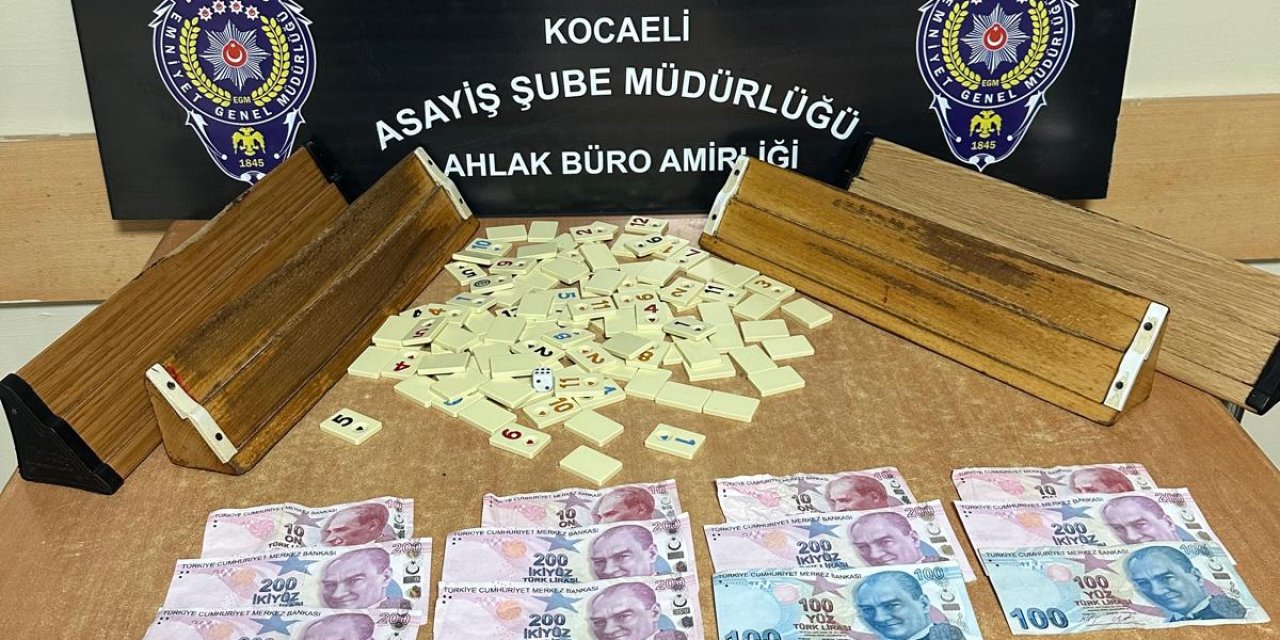 Kumar oynarken suçüstü yakalandılar!