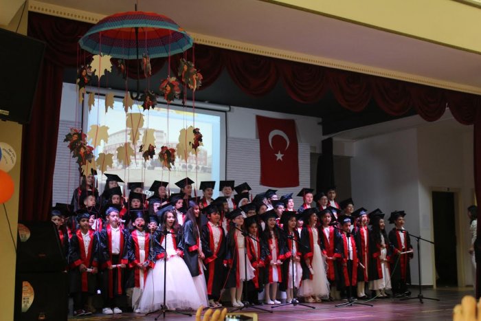 Özel Hisar’da mezuniyet coşkusu