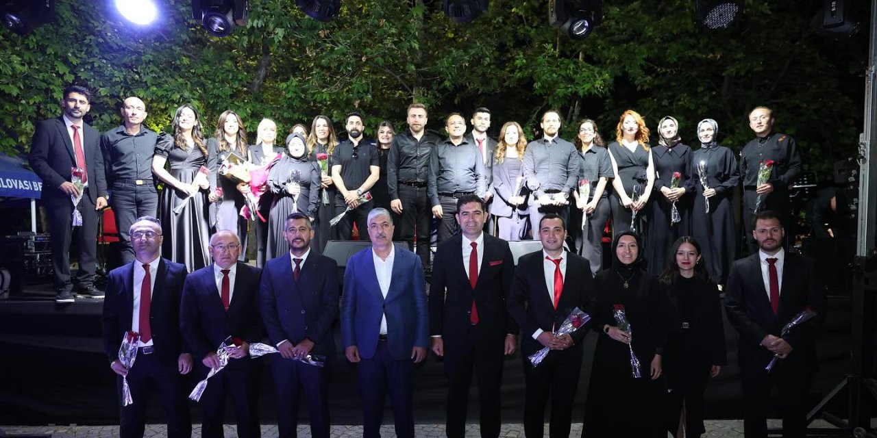 Dilovası Öğretmenler Korosu’ndan Türkü Gecesi
